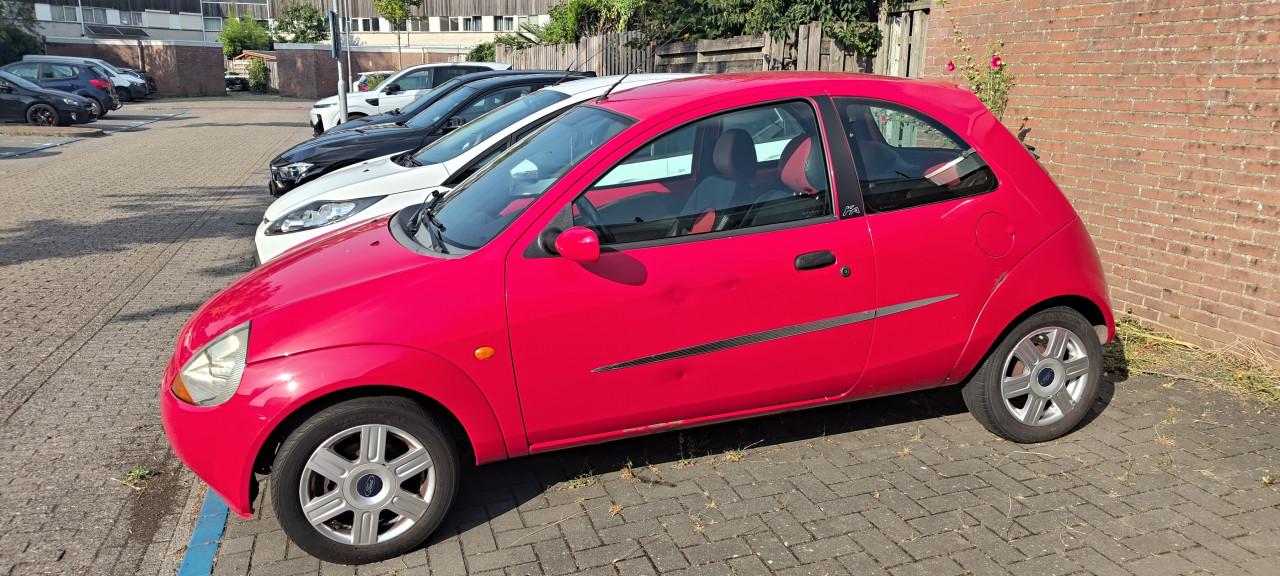 Rode Ford Ka