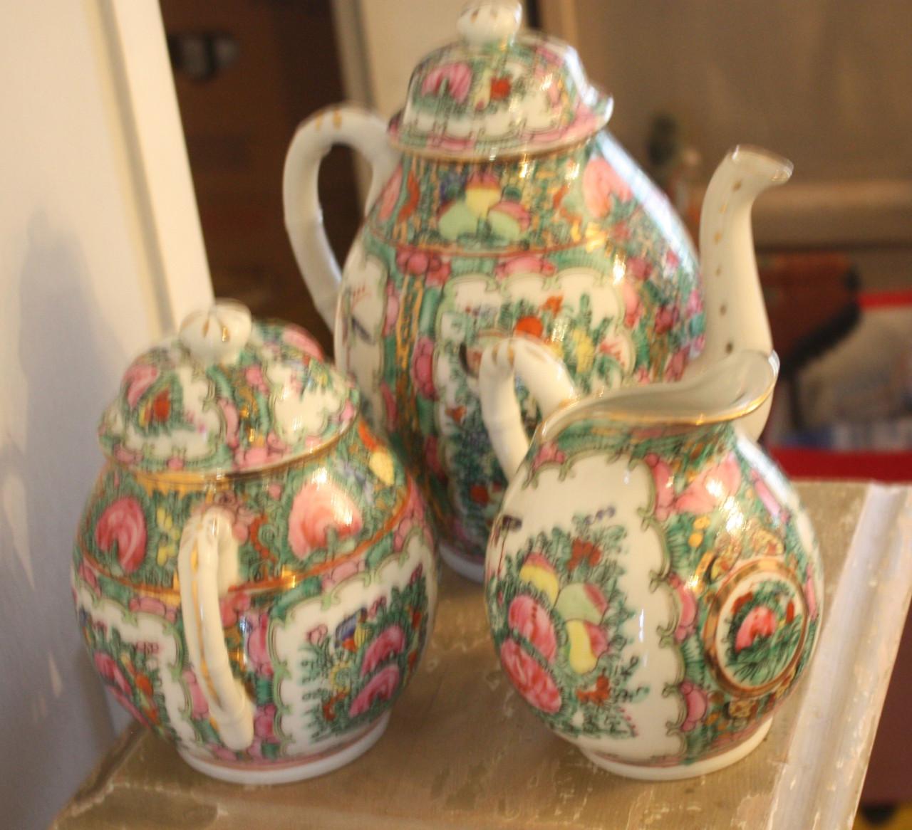 Mooi kleurrijk chinees servies onderdelen