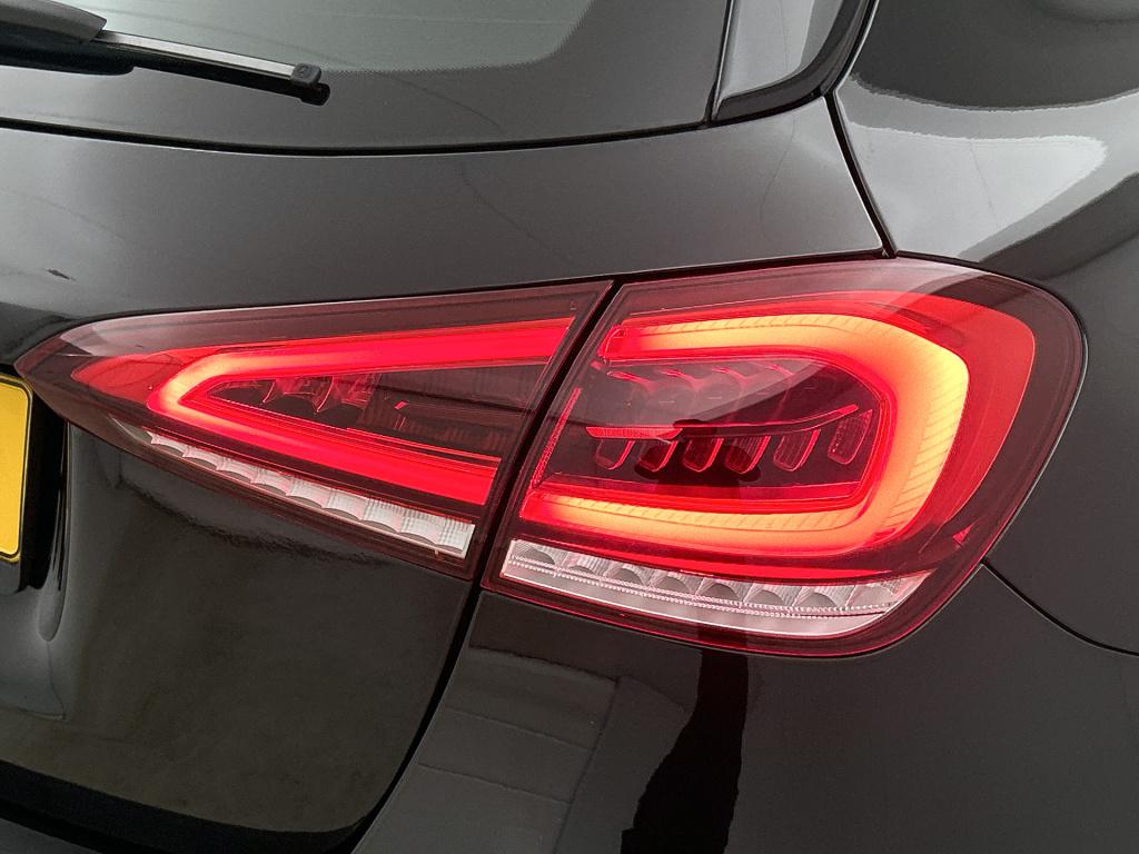 Mercedes-Benz A-Klasse 250 e plug-in hybride business solution luxury | led