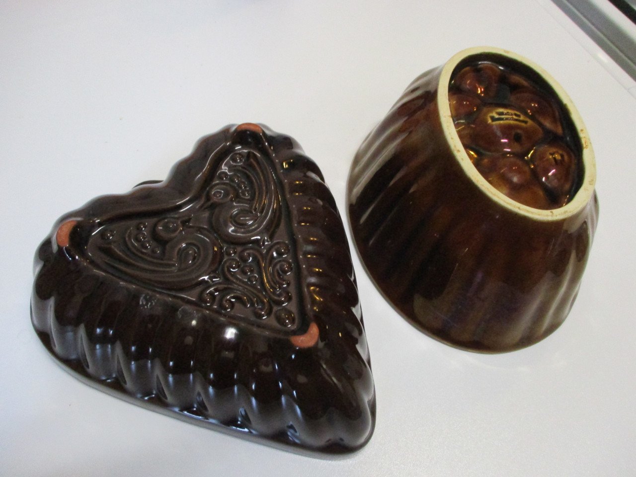 Te koop 2 vintage puddingschalen