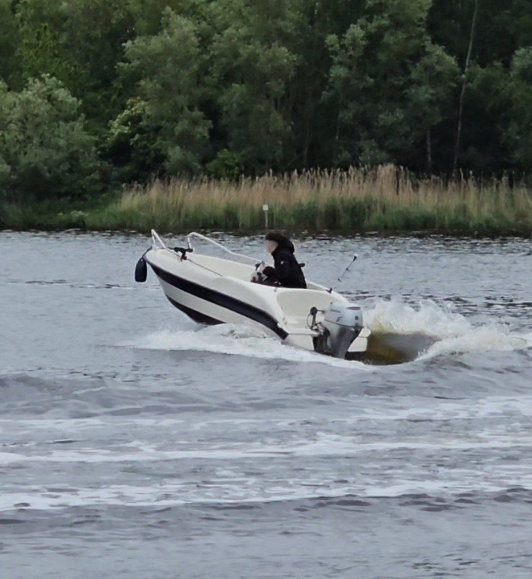 Mooie consoleboot met 20 pk 4t bbm en trailer.