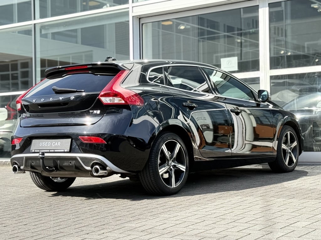Volvo V40 t3 153pk aut6 polar+ sport| panodak| camera| trekhaak| keyless|