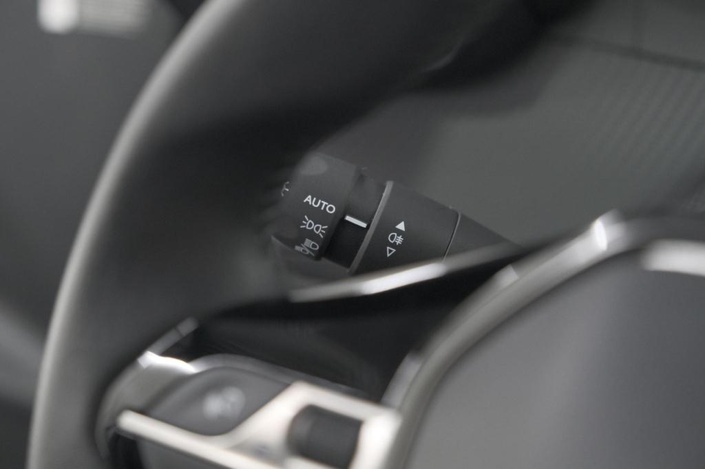 Peugeot 208 puretech 100 allure | apple carplay | parkeersensoren | climate
