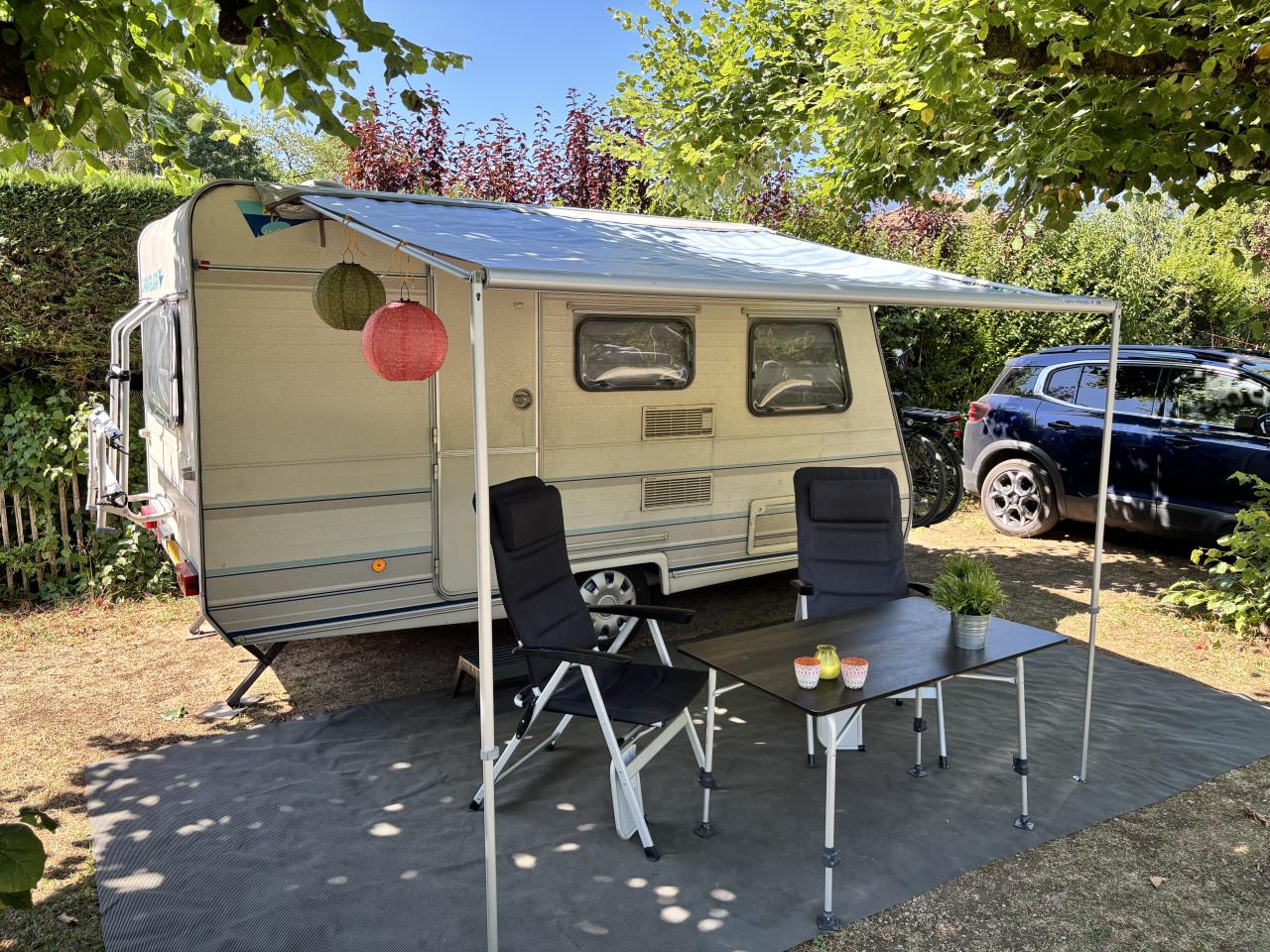 Lichtgewicht caravan, stapelbed, luifel en voortent