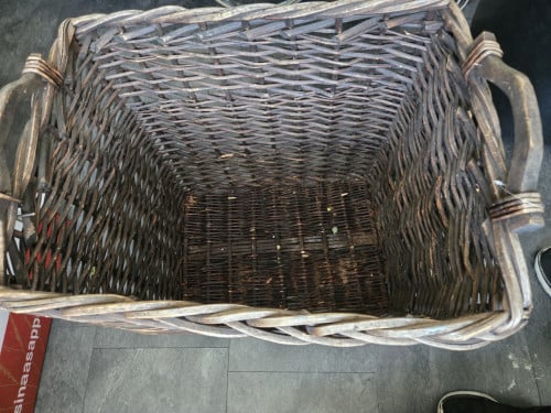 Rieten mand H53xL63xB47 cm  Handvatten zitten klein beetje los