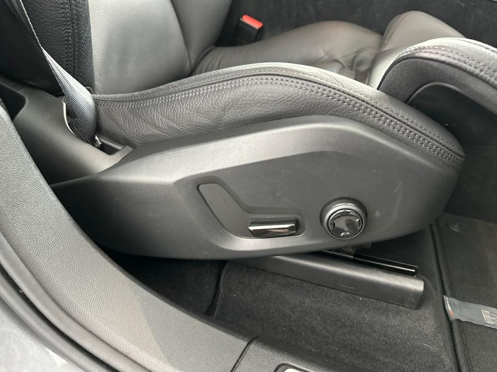 Volvo XC60 t5 253pk momentum| adap.cruise| trekhaak| leder| stoel.verw.