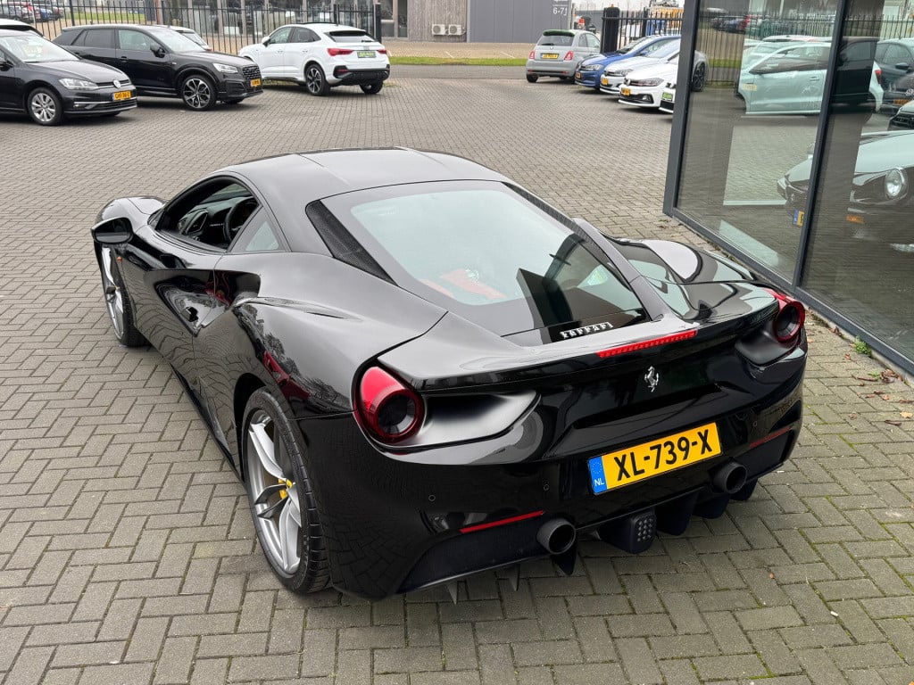 Ferrari 488 3.9 gtb hele * daytona seats * carbon driver zone * dealer onde
