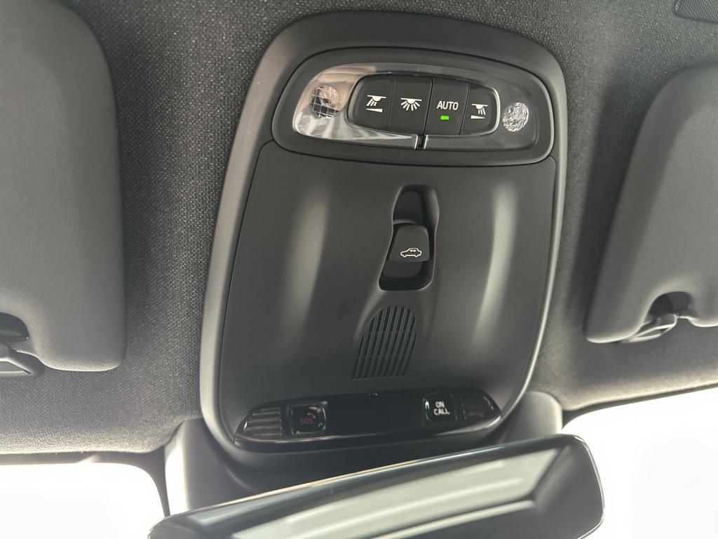Volvo XC40 t4 211pk recharge r-design| adap.cruise| pano| camera| stoel