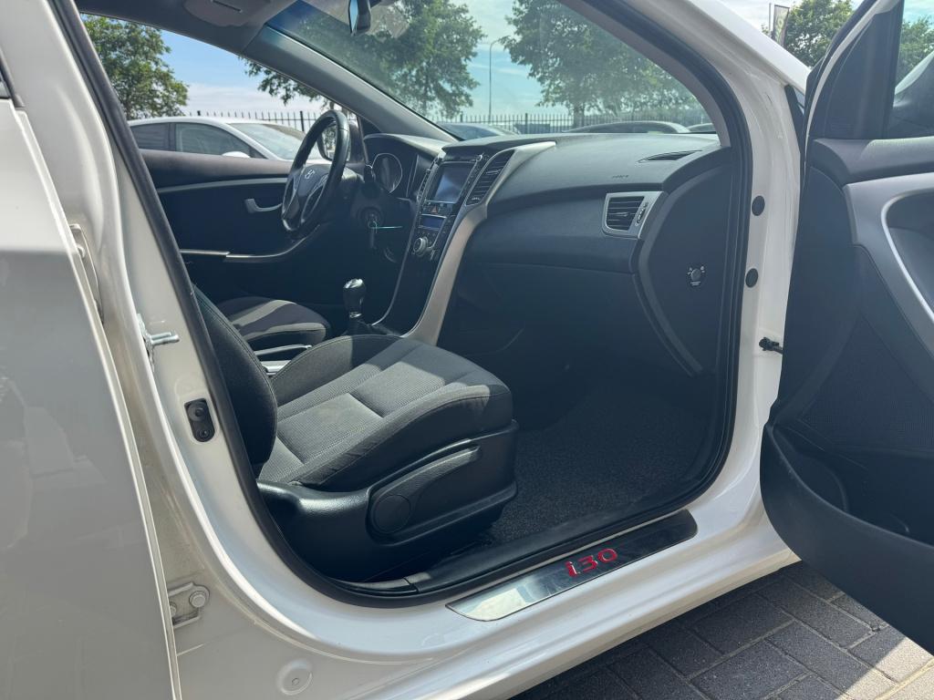 Hyundai I 30 blue 1.6 gdi i-vision redline * airco * nieuwe apk * camera * 