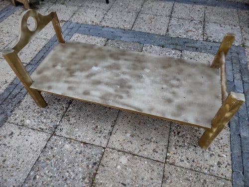 Groot houten poppenbed, hondenmand verhoging, bedje pop.