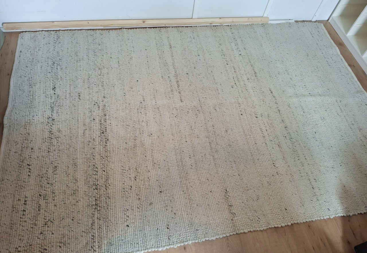 Groot wollen vloerkleed 210×160cm