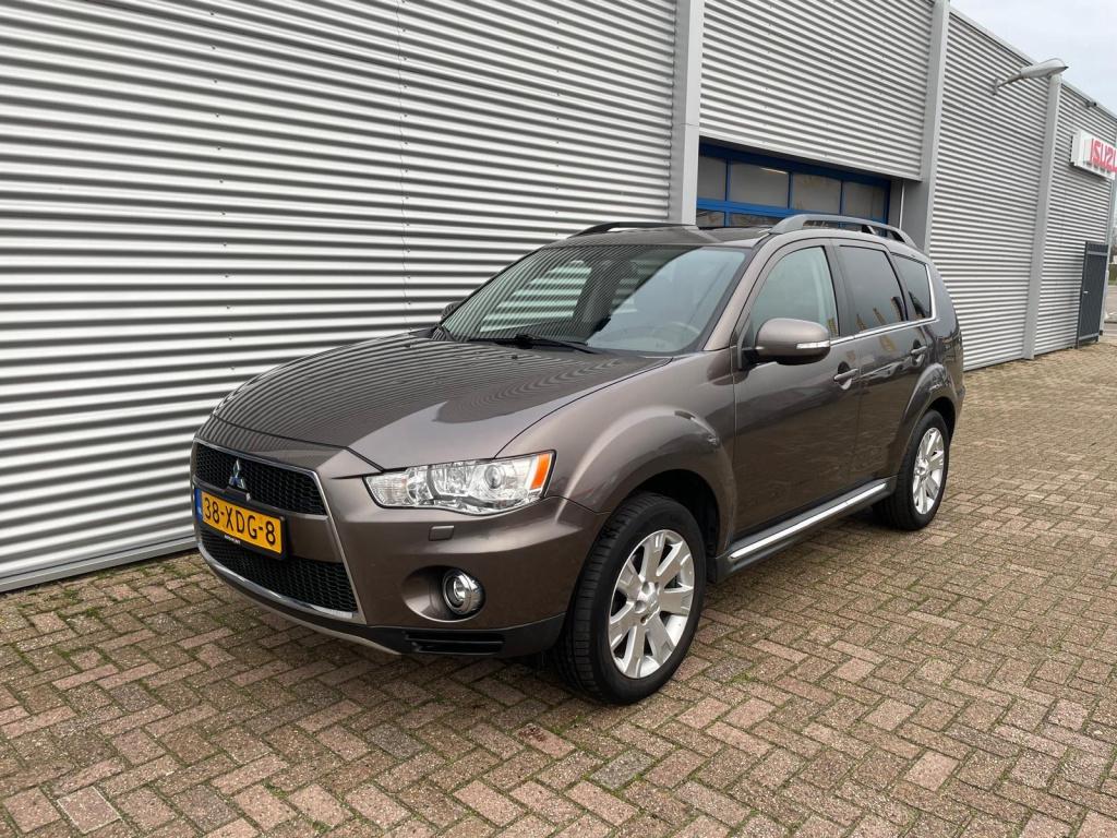 Mitsubishi Outlander 2.0 edition two autonaat|trekhaak|leer