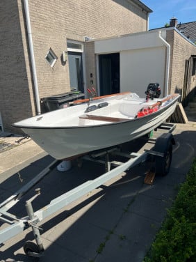 Crescent 380 met suzuki 8 pk