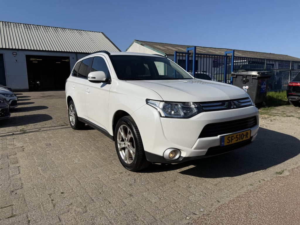 Mitsubishi Outlander 2.2 di-d intense leder camera stoelverwarming