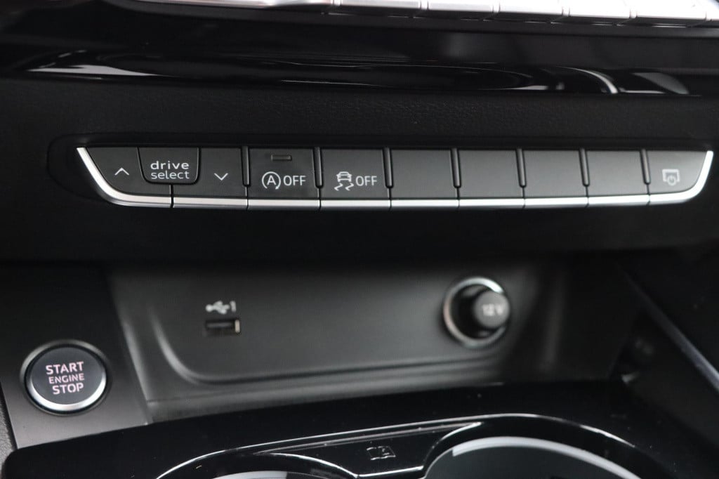 Audi A4 avant 35 tfsi 150pk s tronic s edition competition