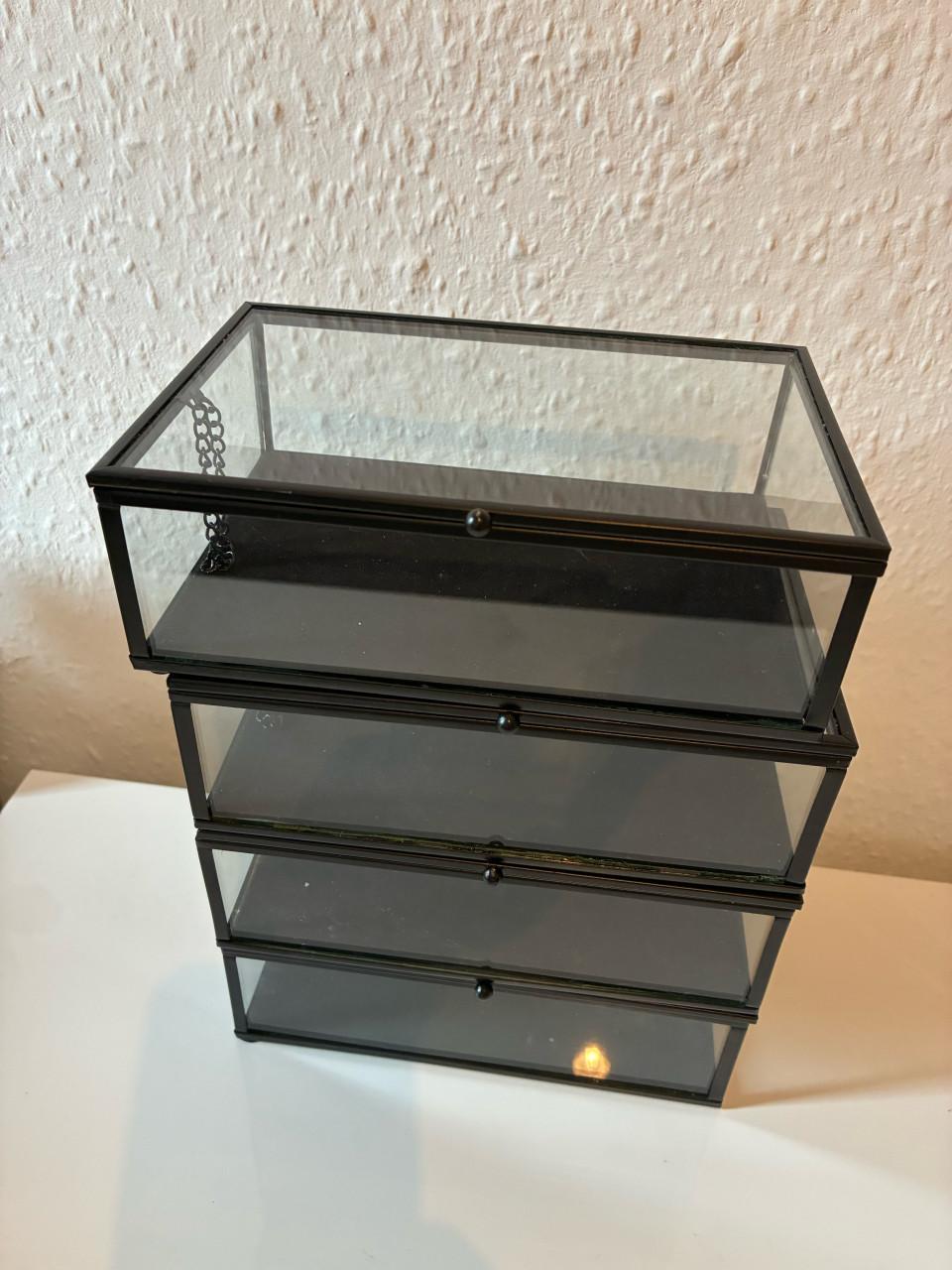 4 glazen decoratiedoosjes