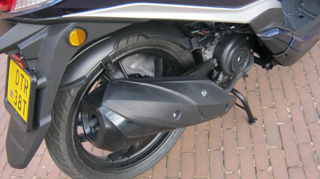 TE KOOP SYM SYMPHONI. ST MET 16 INCH WIELEN VOOR 995 EURO