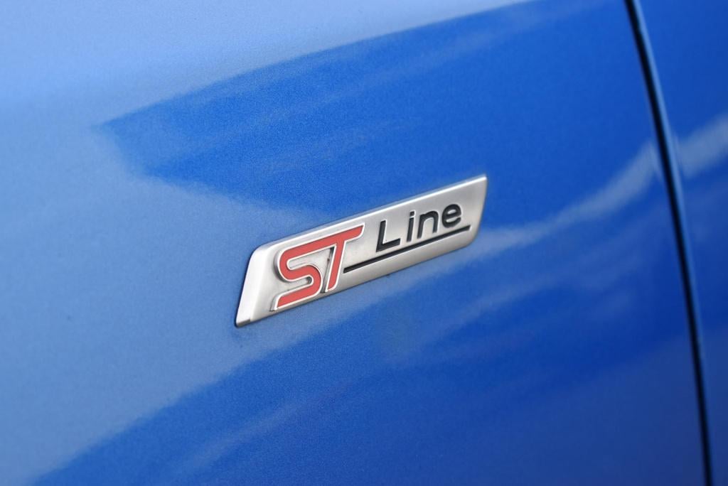 Ford Focus wagon 1.0 ecoboost hybrid st line x | climate control | adaptiev