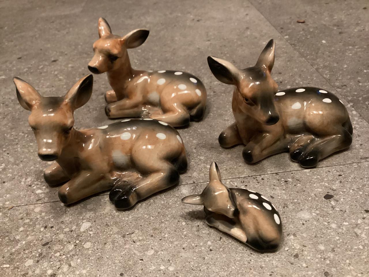 Div.Kerst decoratie,s Hertjes ,houten huisjes ,boompjes