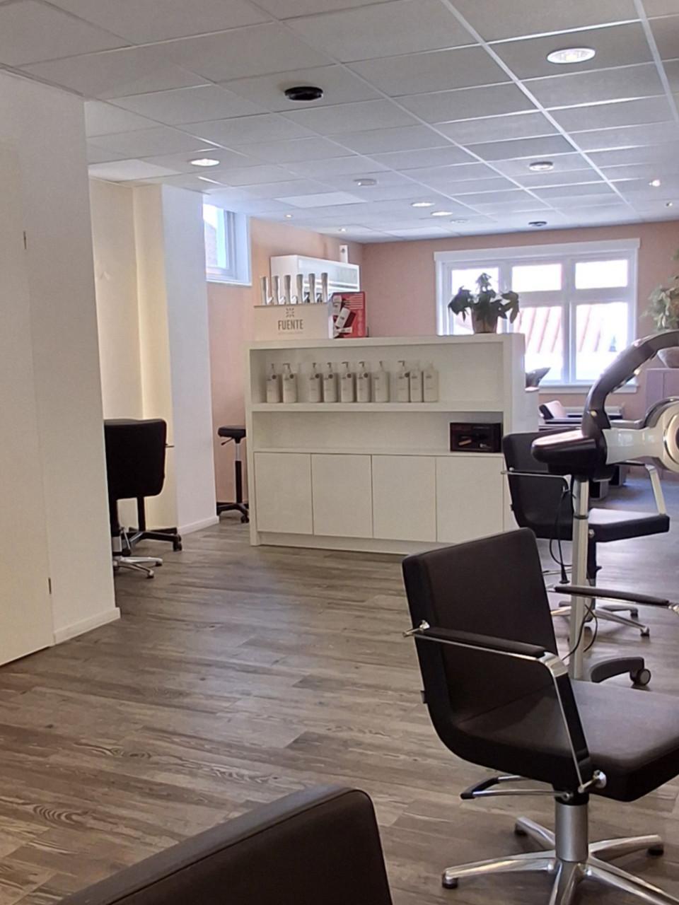 TE  HUUR  Winkel / Kantoorruimte