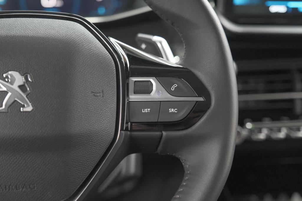 Peugeot 208 puretech 100 eat8 allure pack | camera | navigatie | apple carp