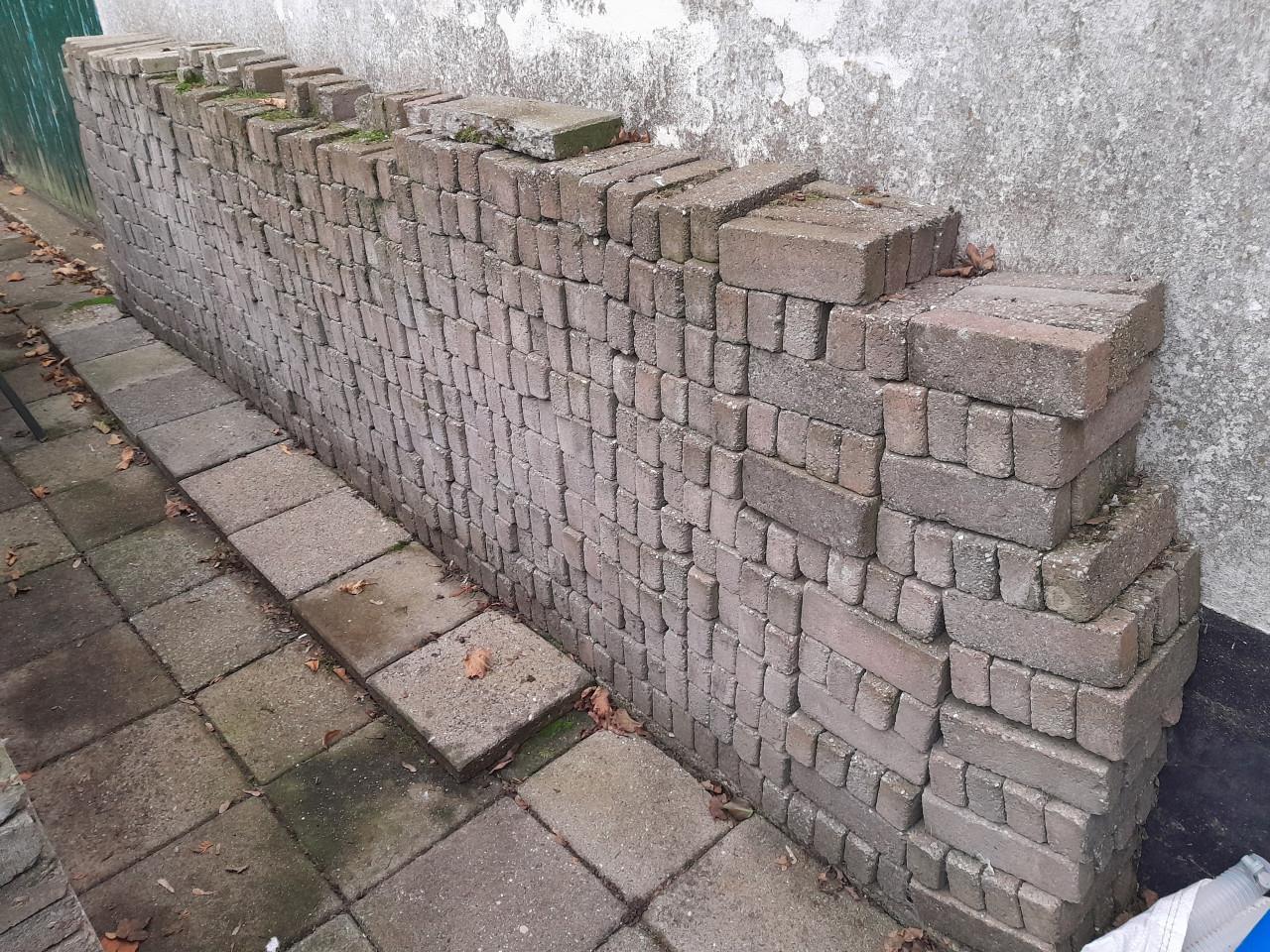 Div partijen betonklnkers, overige straat klinkers, trotoirtegels enz