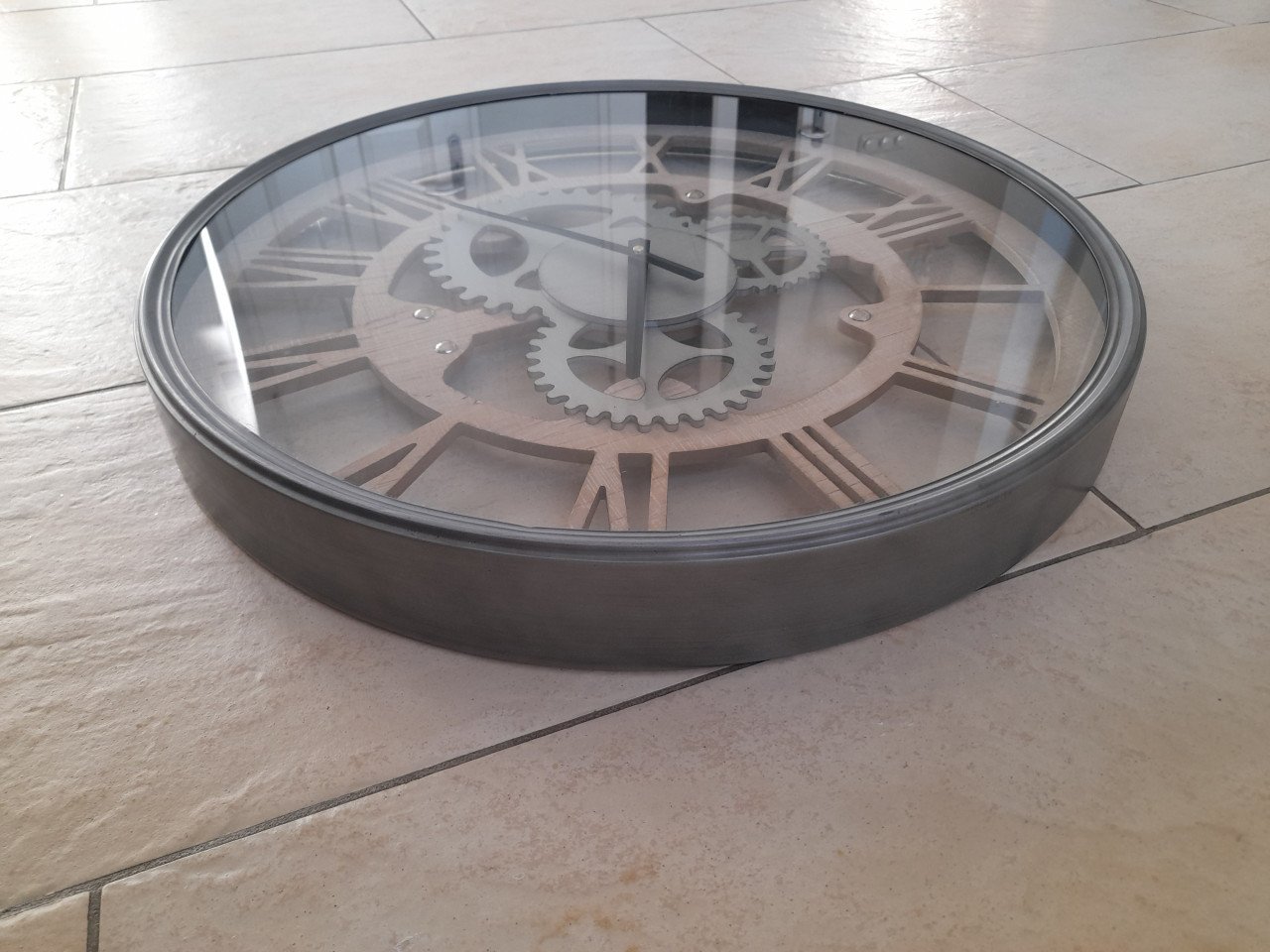 Prachtige grote klok (werkt naar behoren) in goede nette staat ! 60cm
