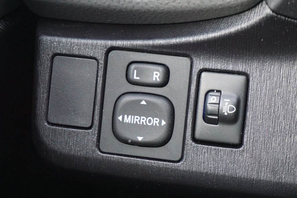 Toyota Yaris 1.0 vvt-i now airco / elektr. ramen / nap