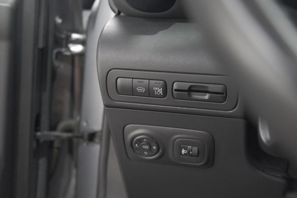 Citroen C3 Aircross puretech 110 eat6 shine | trekhaak | panoramadak | head