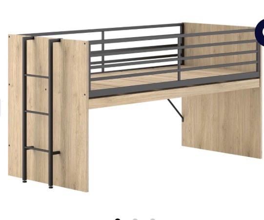 Halfhoogslaper met bureau en bijbehorende kastjes