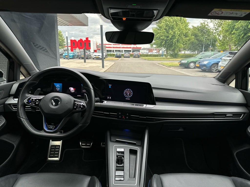 Volkswagen Golf 2.0 tsi r 4motion // panoramadak // akrapovic