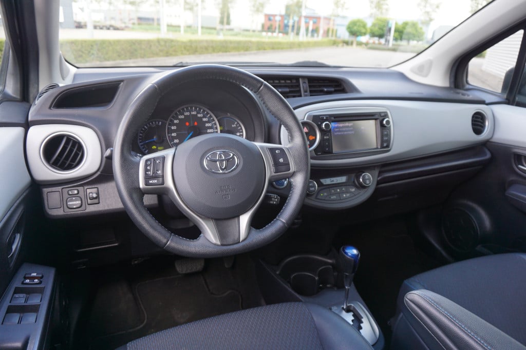 Toyota Yaris 1.5 full hybrid dynamic airco / camera / elektr. ramen / lm ve