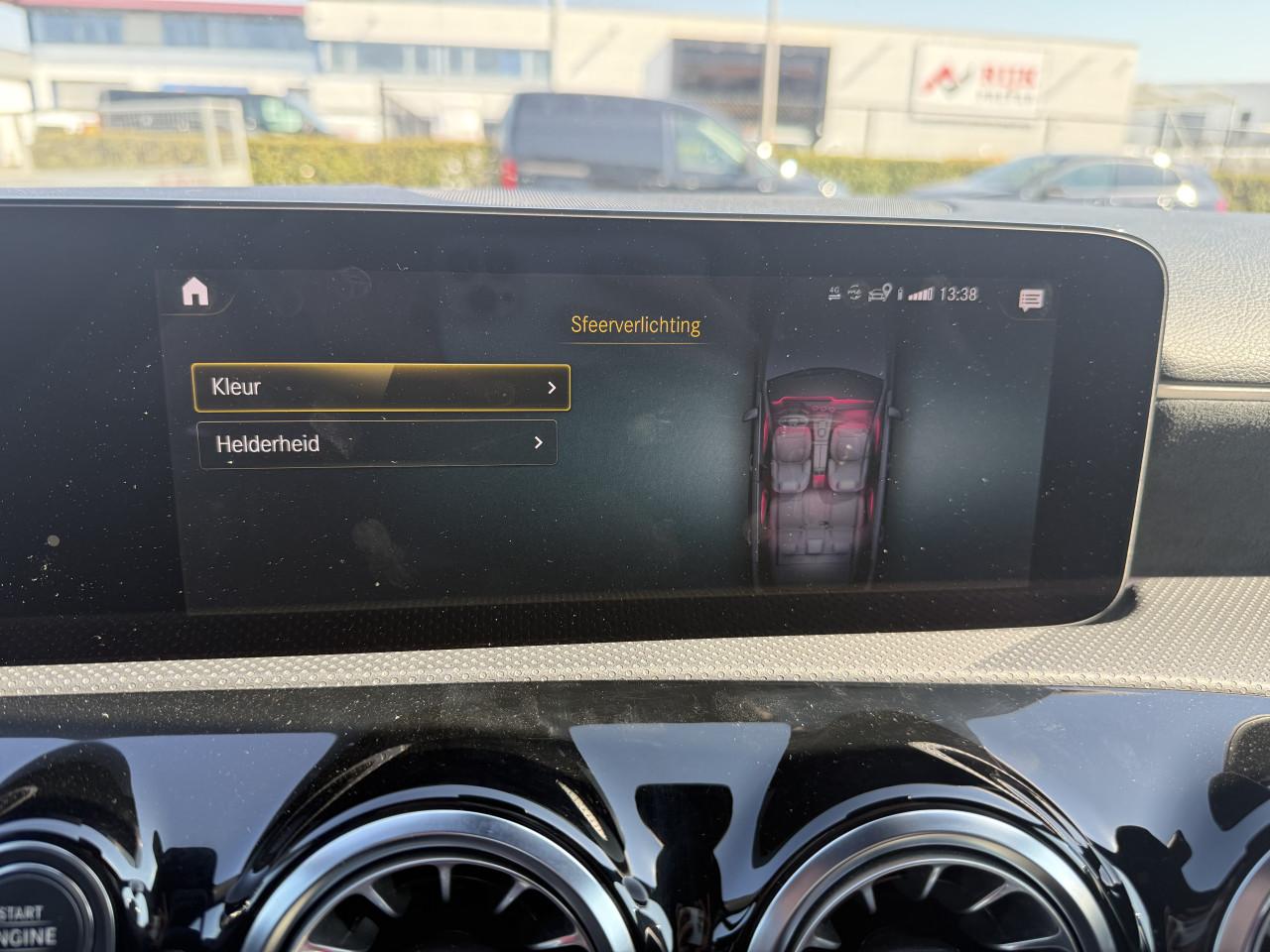 2022 Mercedes-Benz A-klasse - 180 d AMG | Widescreen | Camera | Sfeer