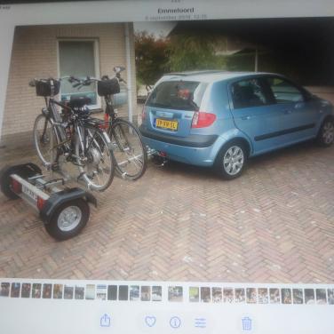 Fiets aan hangwagen voor achter de auto