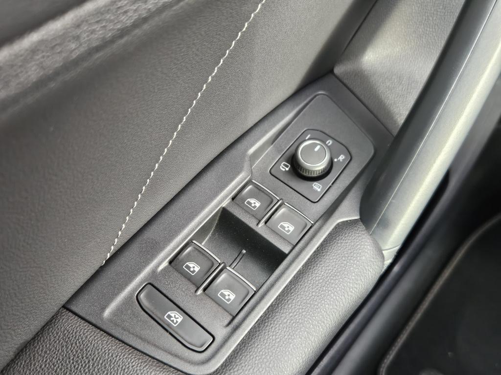 Volkswagen Tiguan 1.5 tsi r-line business+ | pano | acc | stoel/stuur verw.