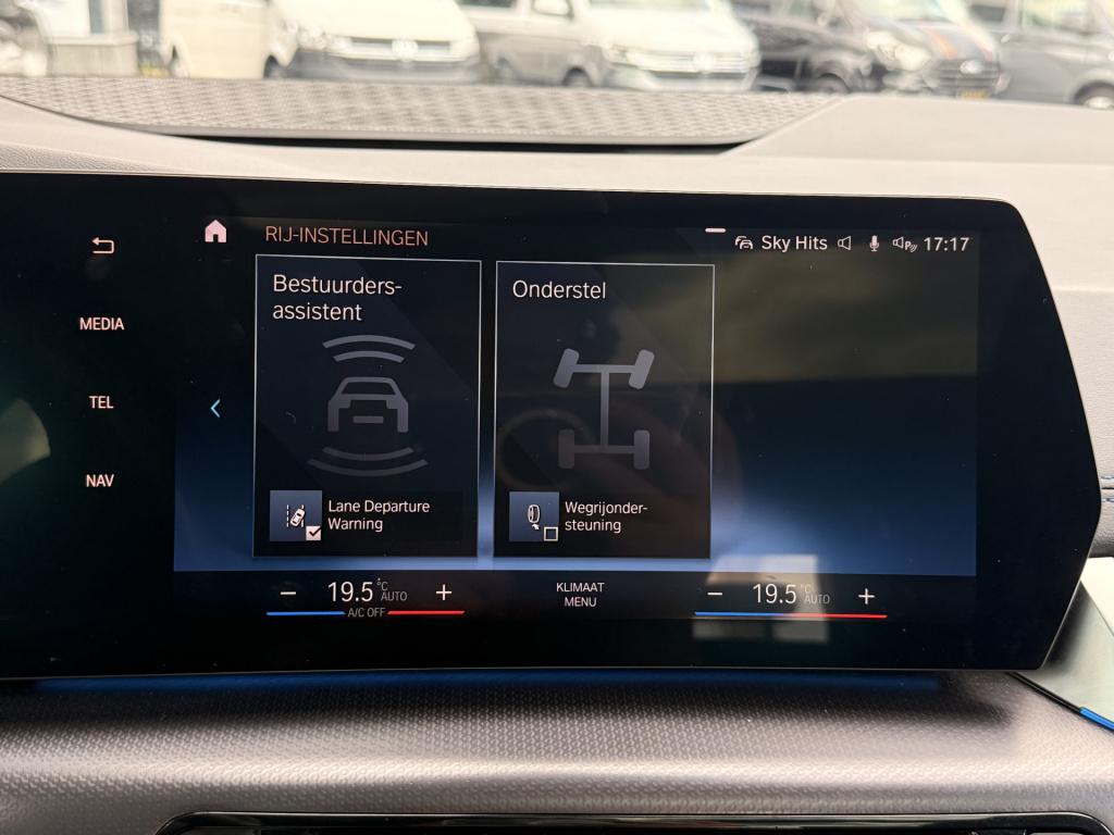 BMW 2-serie active tourer 220i m-sport | pano | cruise | lane assist | hud 