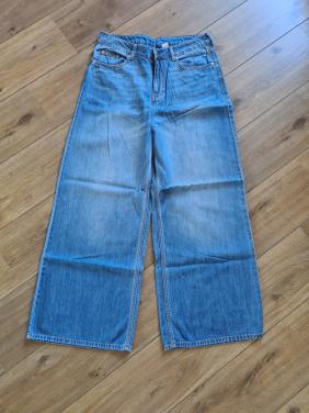 Nieuwe DIVIDED H&M wide leg jeans in een mooie lichtblauwe wassing.