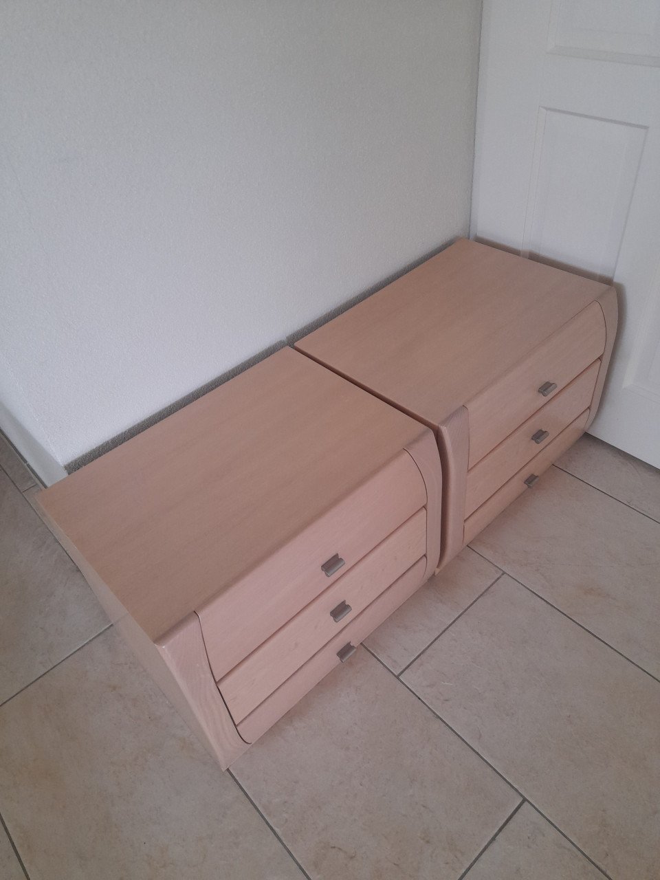 2 Nachtkastjes 55 x 41x 45H (in goede staat )
