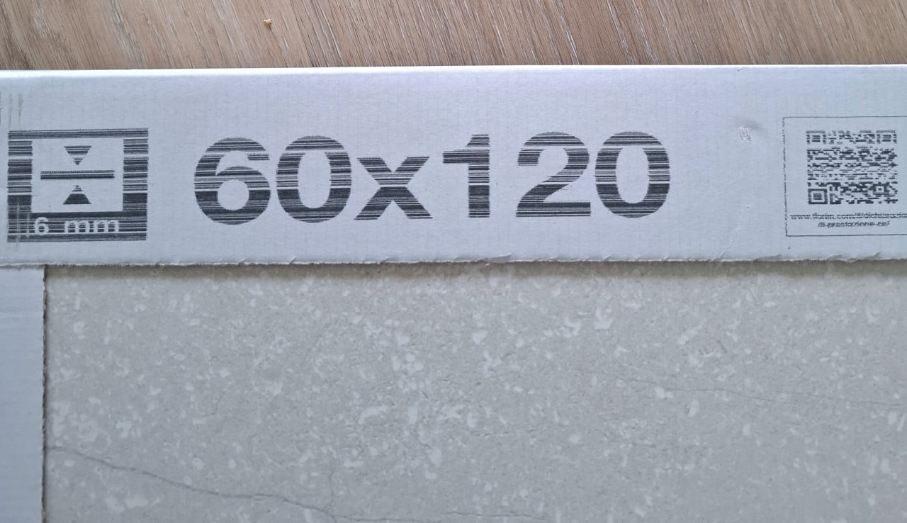 Te koop: 6 grote wandtegels. 60x120cm. 2 ds. 4,32m2