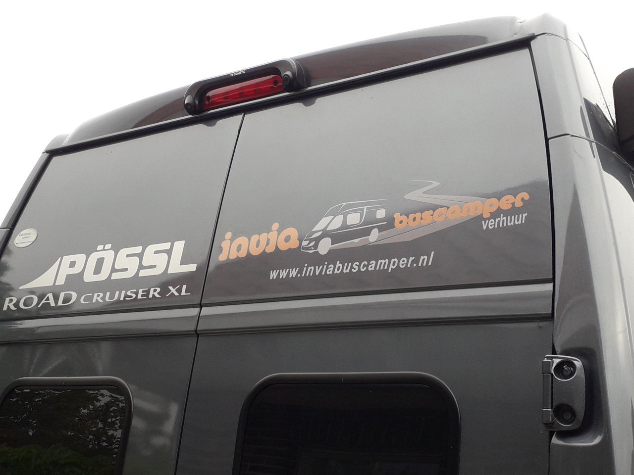 Boek nu onze Bus Camper : stahoogte 2,13 en lengtebedden 2,08 m !!
