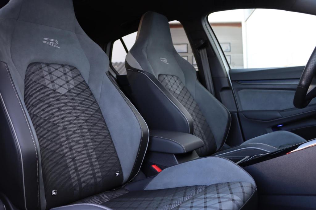 Volkswagen Golf 1.5 etsi r-line 150pk dsg7