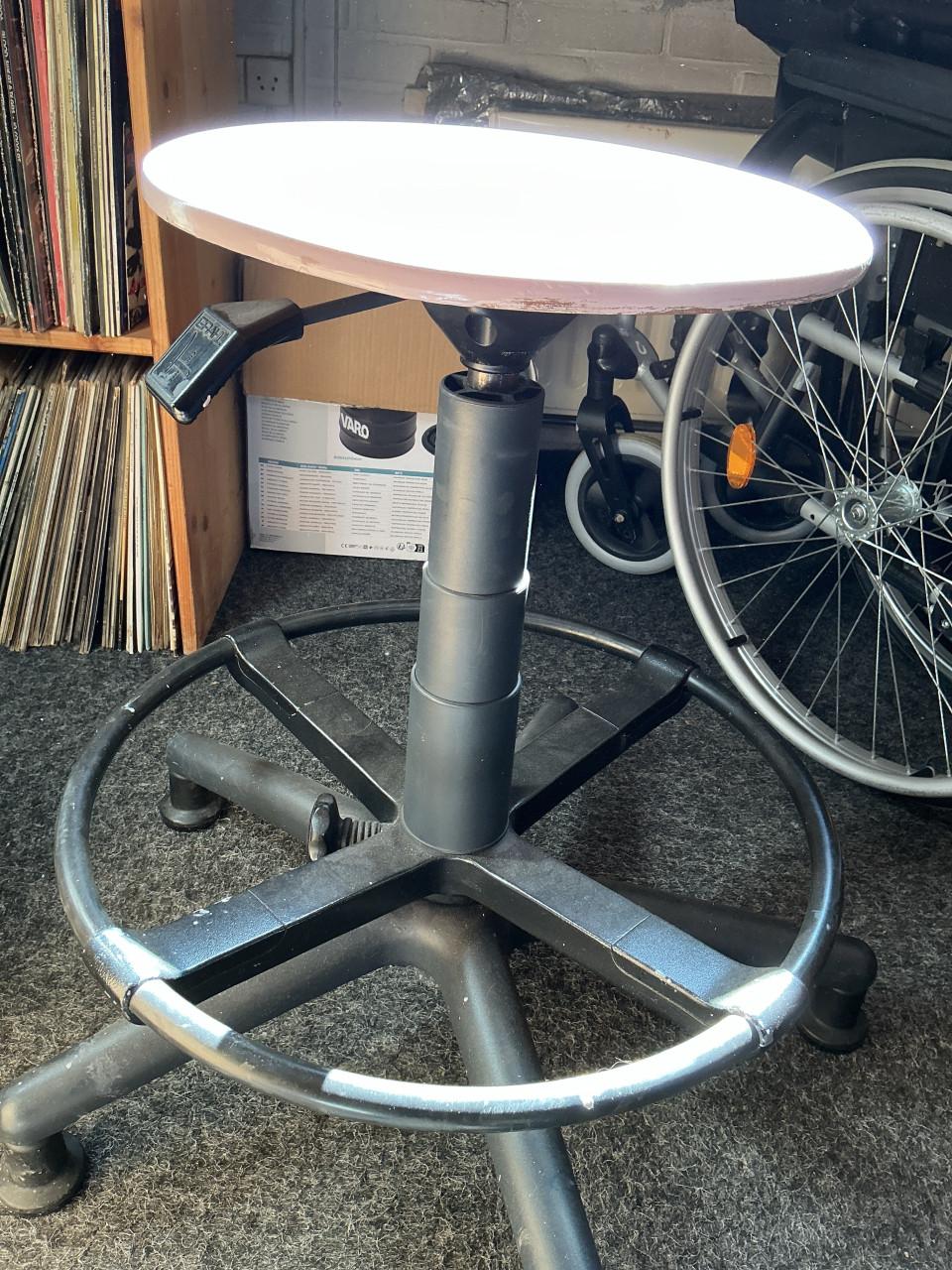 Kruk in hoogte verstelbaar .