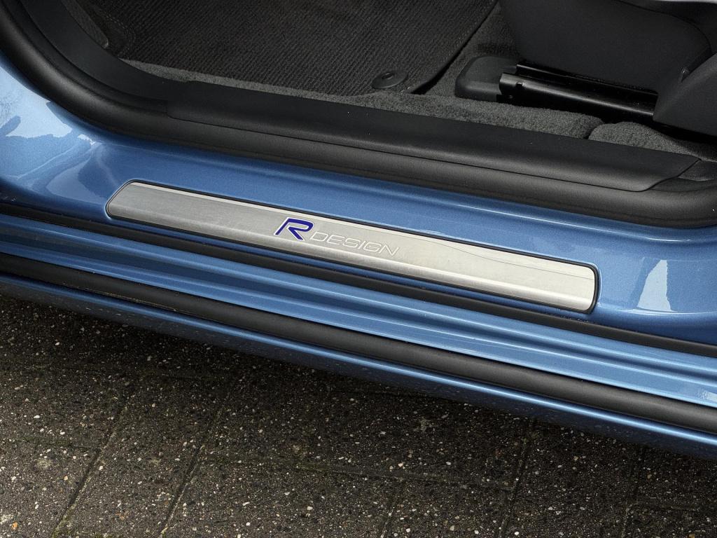 Volvo V60 1.6 t3 r-design nl-auto, automaat incl. trekhaak afneembaar!