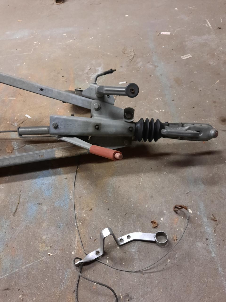 Aanhanger trailer onderstel geremde as met dissel en neuswiel