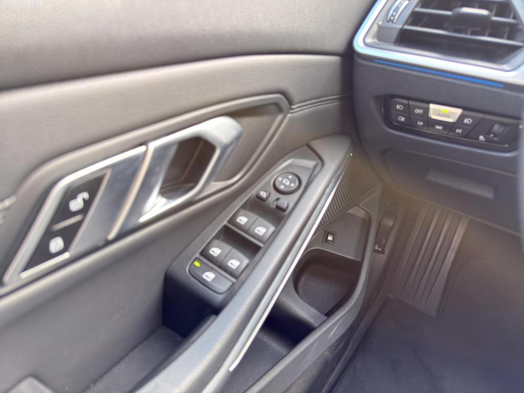 BMW 3-serie 330e m-sport | leer | camera | led | 19"|