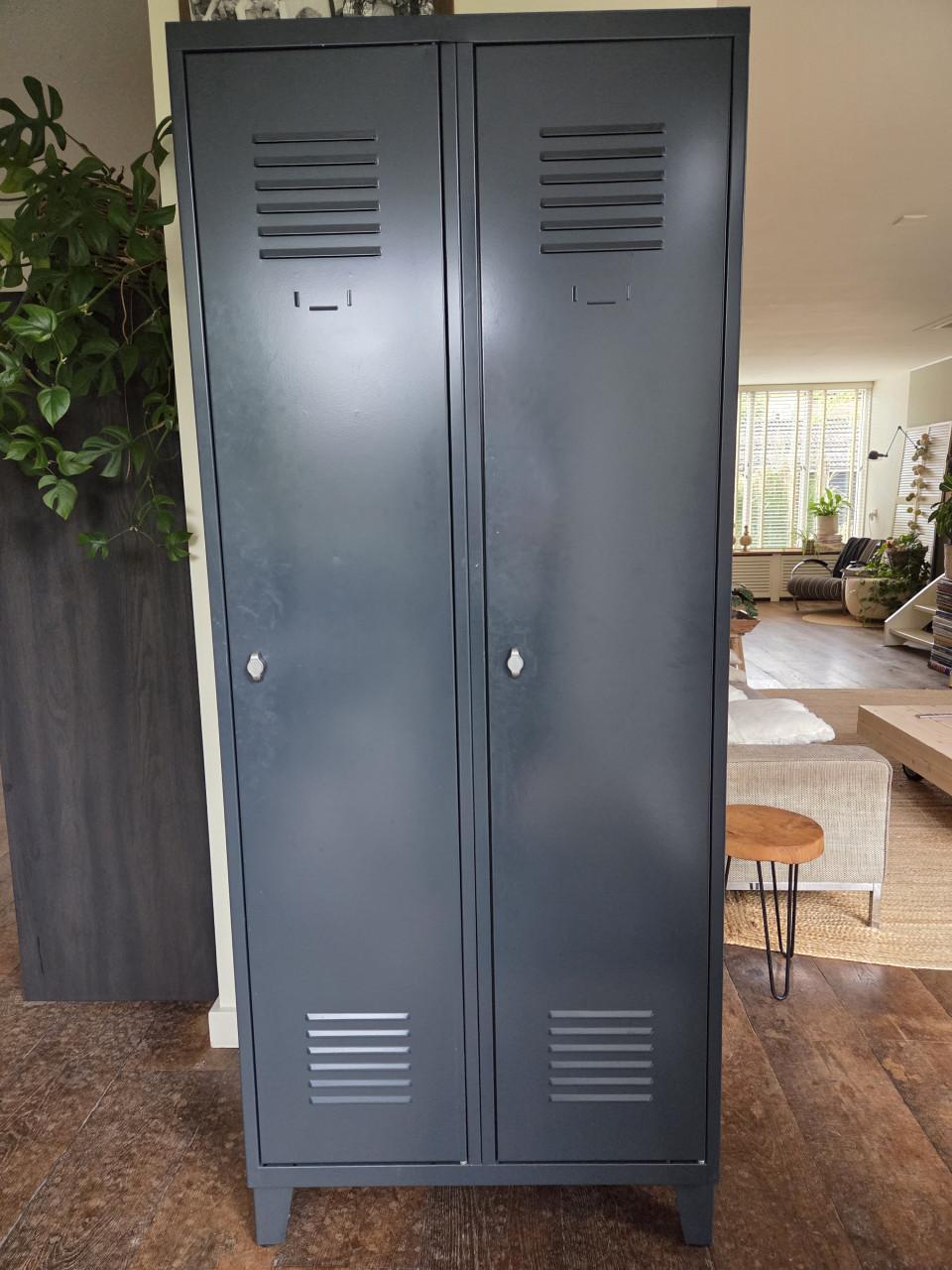 Te koop: stalen locker kast