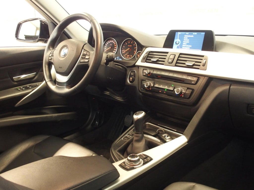 BMW 3-serie touring 320i high executive nl auto, leder, trekhaak