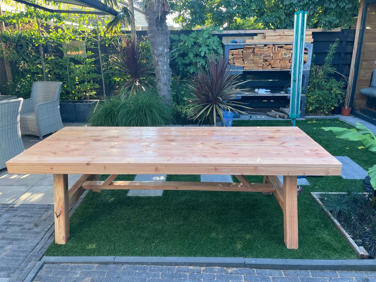 Douglas tuintafel