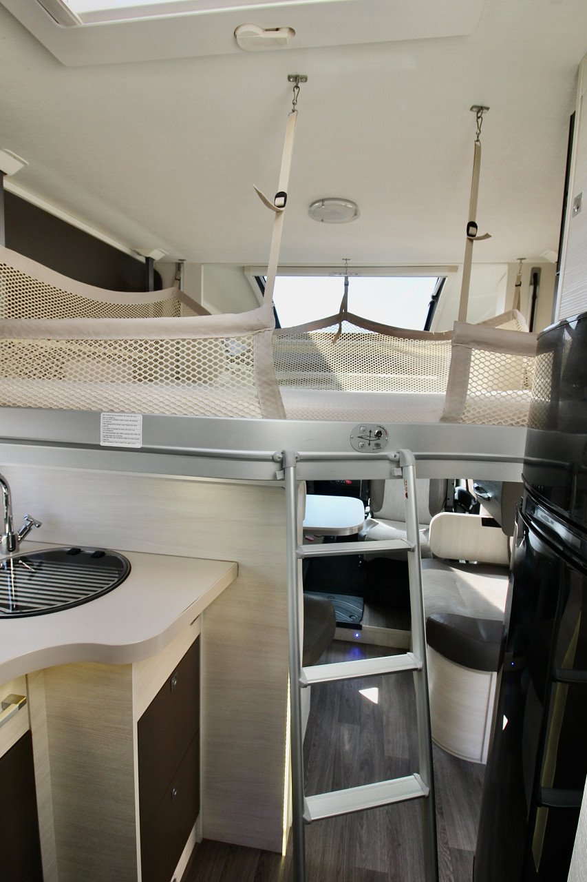 Chausson Welcome 727GA (Lengtebedden+ Electr. hefbed, Als Nieuw!!)