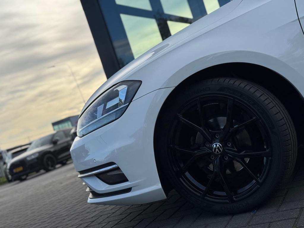 Volkswagen Golf 1.0 tsi * massage stoel * camera * carplay * stoelverwarmin